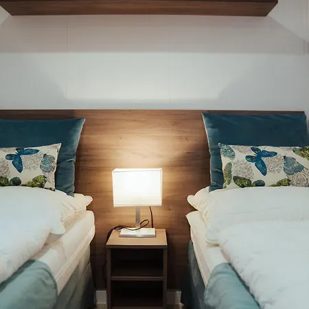 Gugel * 노이엔부르크 암 라인